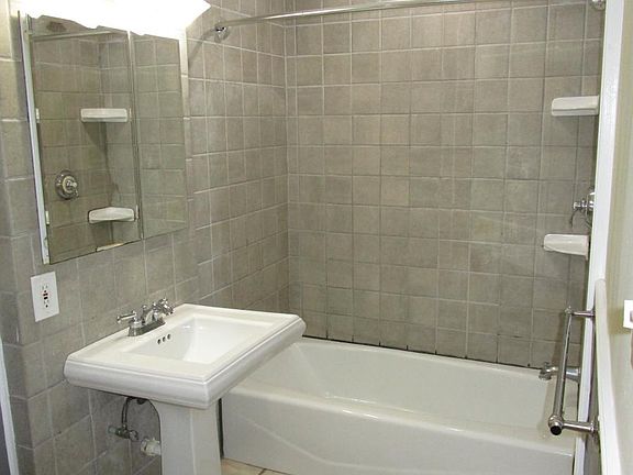 4th image of 1011 Ashland St APT 3