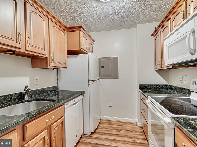 200 N Pickett St #214 — Photo 7