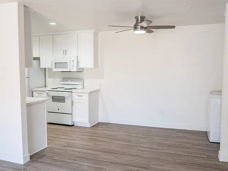 Sycamore Hills Village Apartments — Photo 16