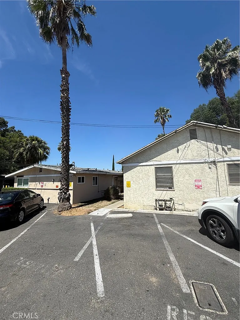 4571 Main St — Photo 1