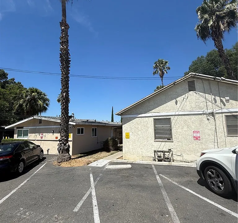 4571 Main St