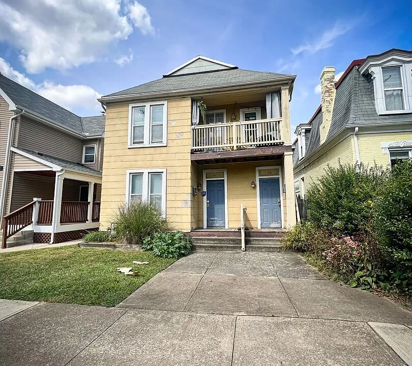 90 W King Ave
