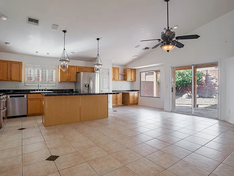 685 W Placita Vega Vis — Photo 8