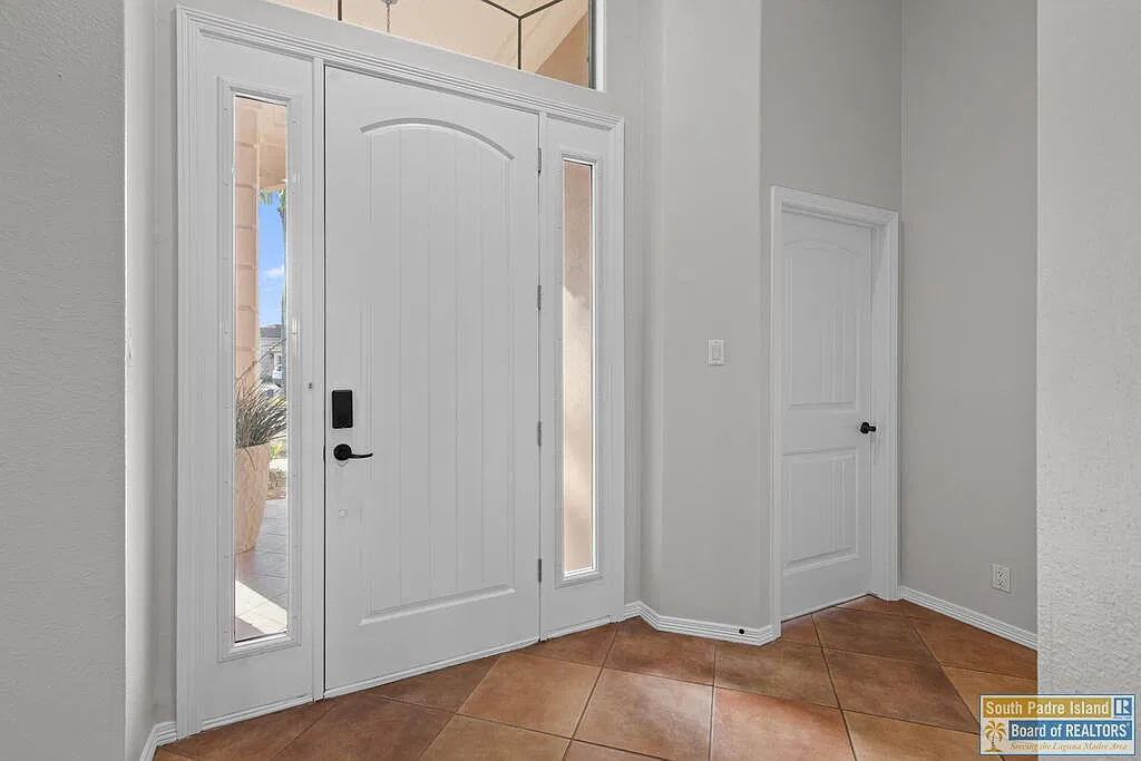 3 bed, 2.0 bath, 1643 sqft, $3,500 — Photo 4