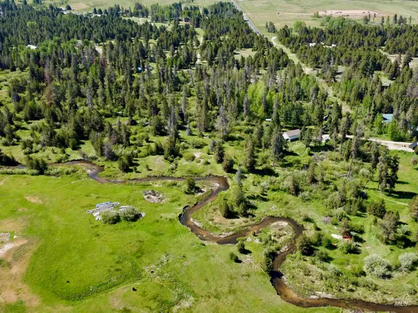 68 Newell Dr, Cascade, ID 83611