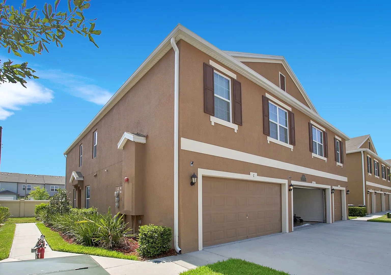 Discount Offer! Spacious 3-Bdrm Townhome With 2-Car Garage In Gated Community — Photo 1