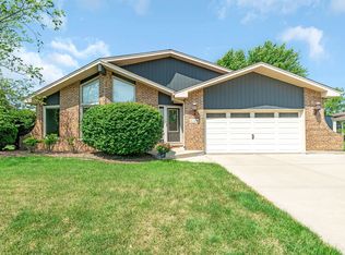 20408 S Grand Prairie Ln, Frankfort, IL 60423