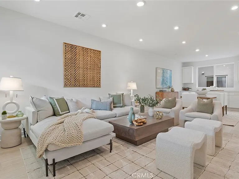 585 S Lyon St — Photo 30