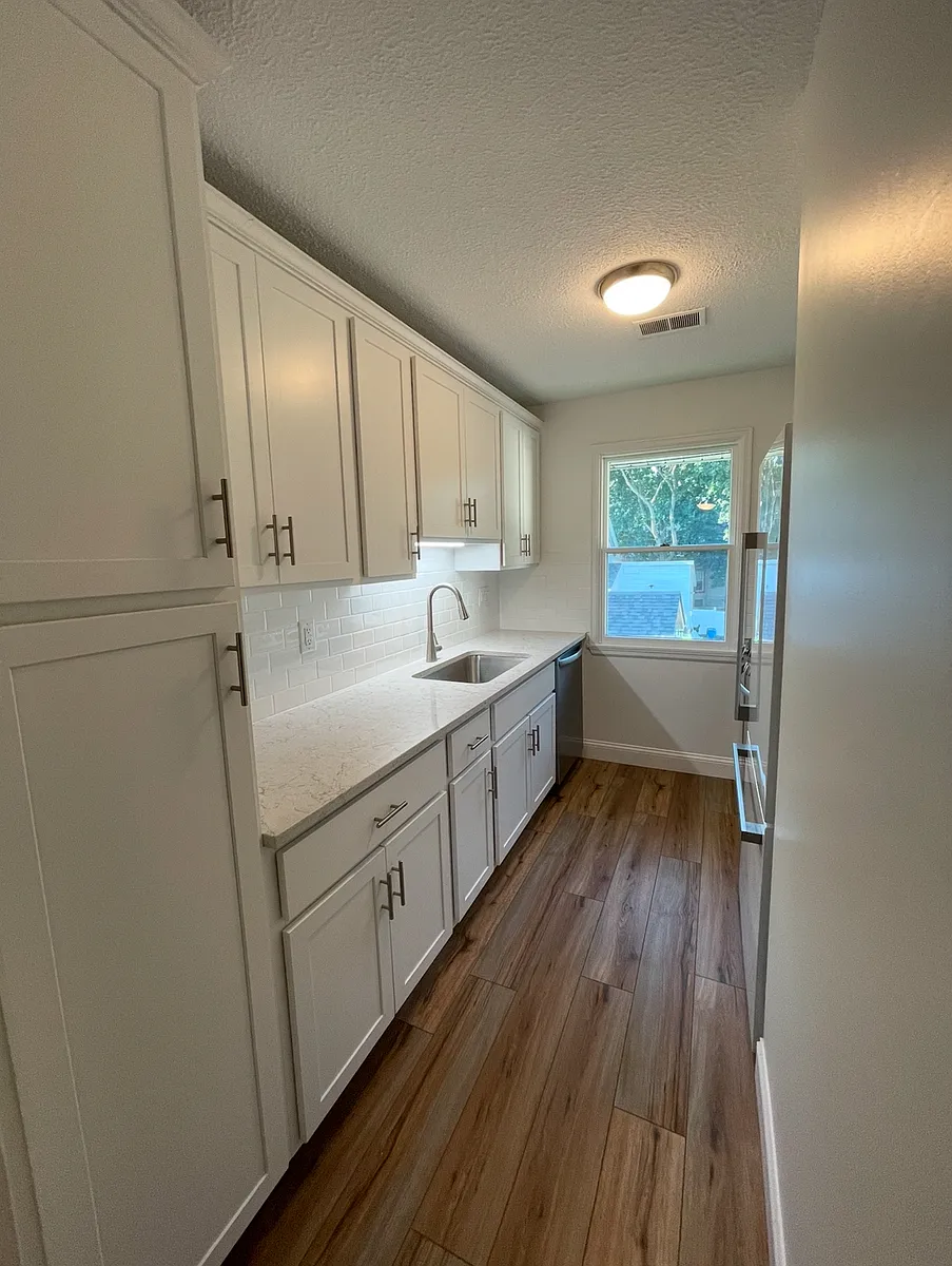 Building Photo - 105 E Sands St #10