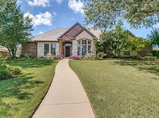 1861 Plum Creek Dr, Midlothian, TX 76065