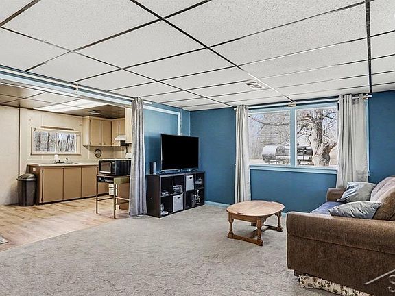 4th image of 4042 S Oak Dr