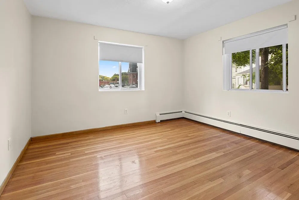 2 bed, 750 sqft, $2,400 — Photo 3