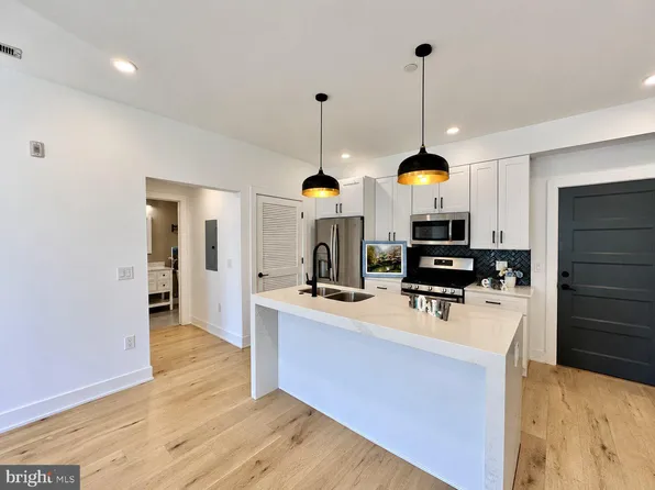 1232 N Front St #2D, Philadelphia, PA 19122