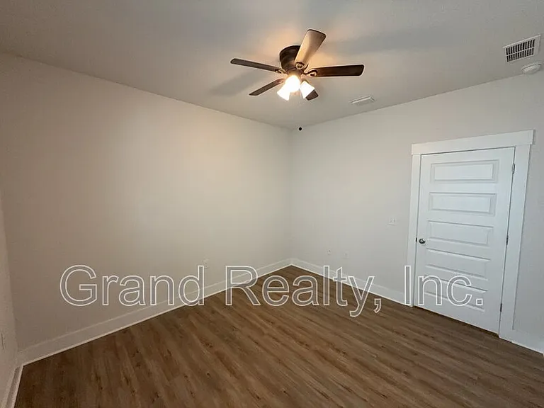 5869 Danbury Blvd — Photo 18
