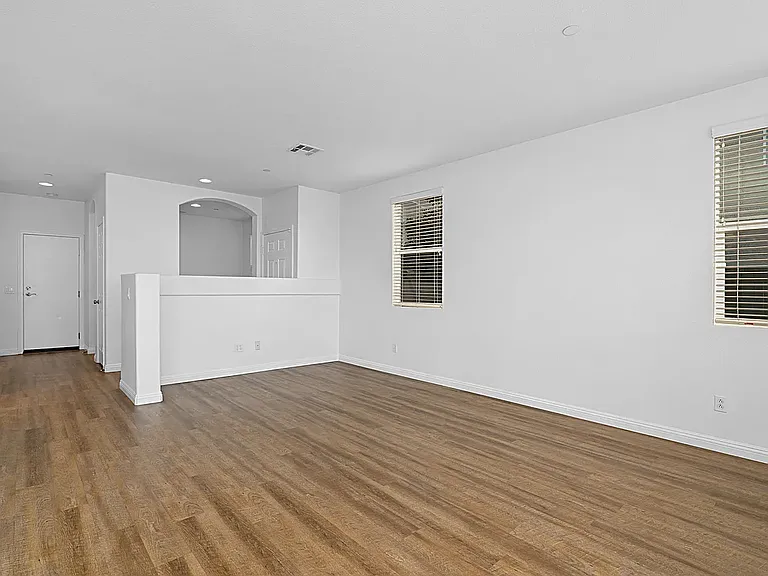 844 Covington Ave — Photo 9