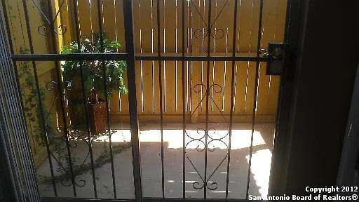 2 bed, 2.0 bath, 986 sqft, $1,050 — Photo 3