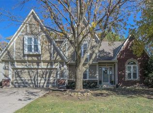 8207 Schweiger Dr, Lenexa, KS 66219