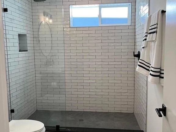 5th image of 2416 Clifford St #3
