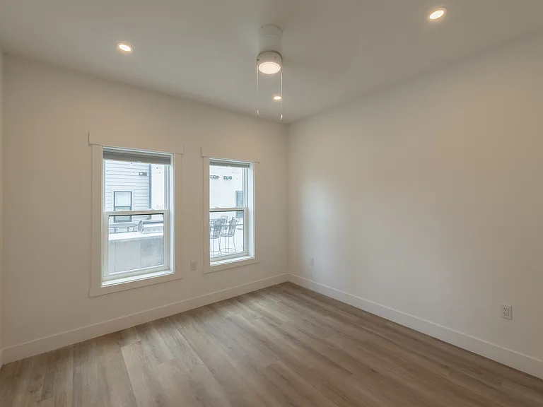 The Midland Apartments — Photo 8