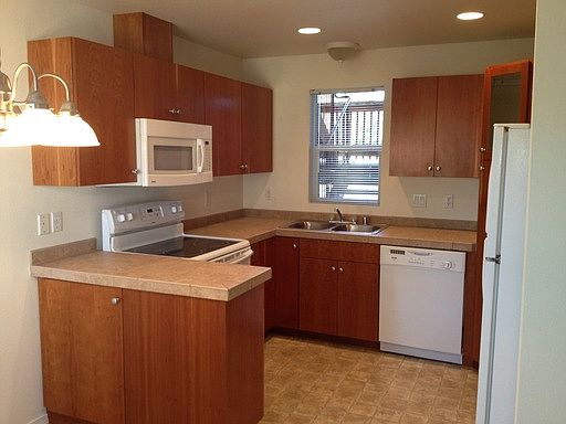 1st image of 5264 NE 121st Ave #M101