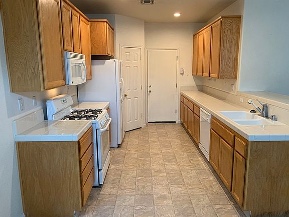 3rd image of 295 Dragonfly Cir