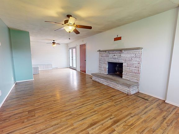 3rd image of 226 Memorial St
