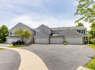 708 Valley View Ct, Aurora, IL 60502