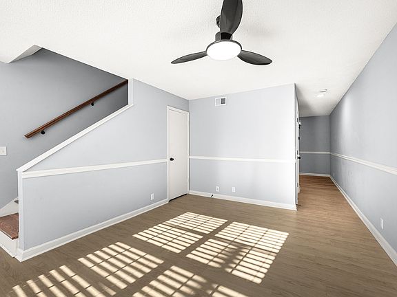 4th image of 906 Lauren Ct #906
