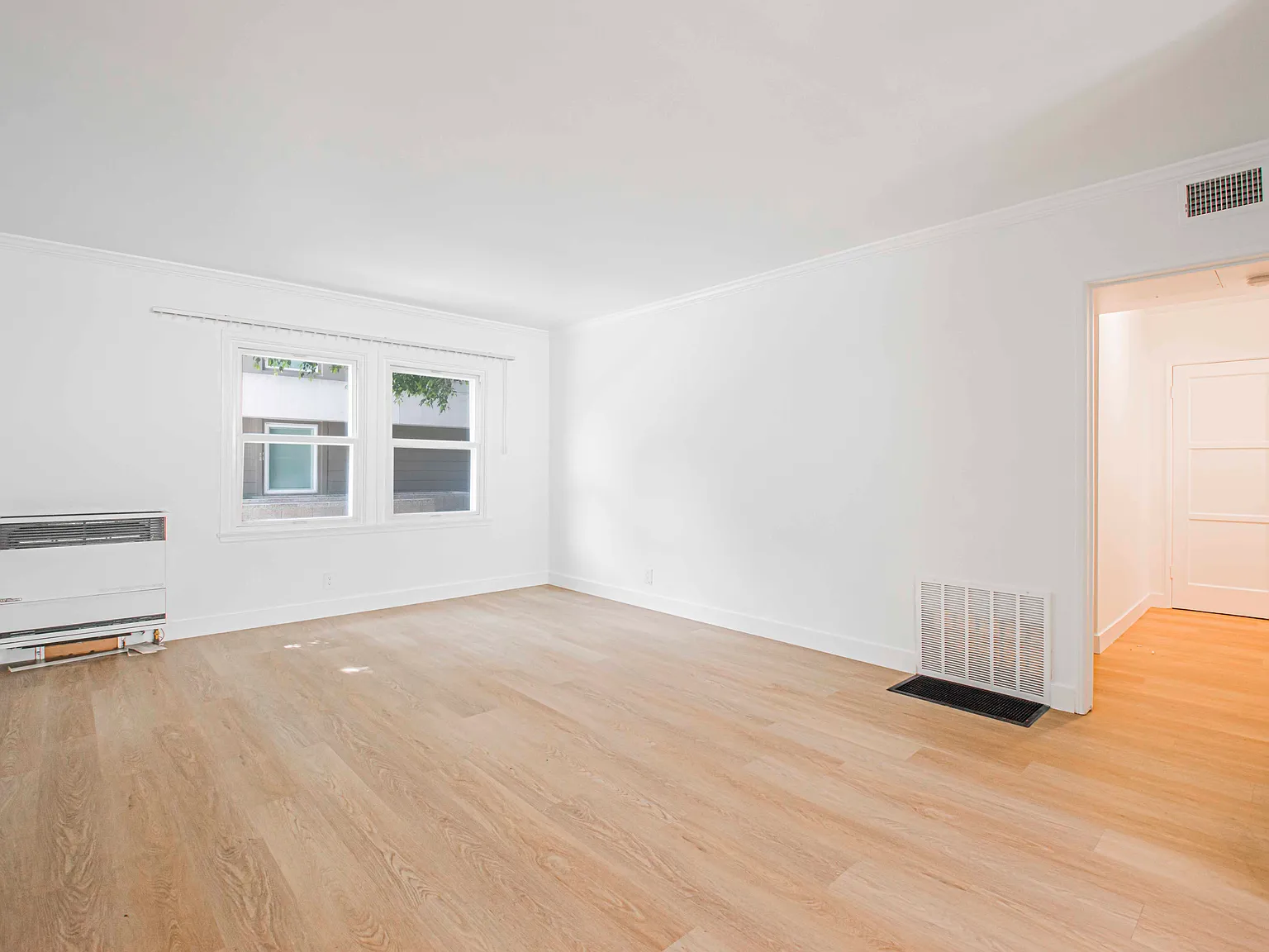 ~4 Weeks Free~ Stunning One Bedroom Featuring Included Stainless Steel Appliances And On-Site Lau... — Photo 4
