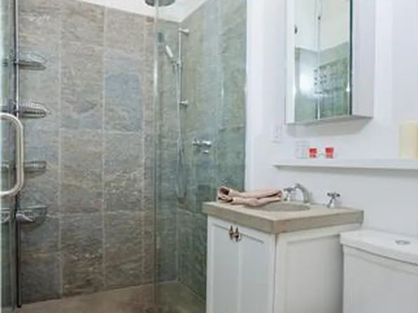 216 East 52nd Street image 2 of 6