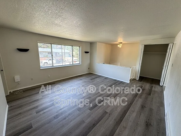 1237 Chiricahua Dr — Photo 6