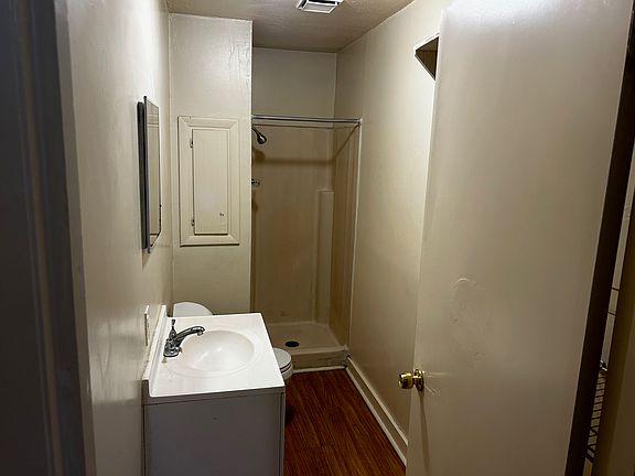 5th image of 410 Pearl Dr #D