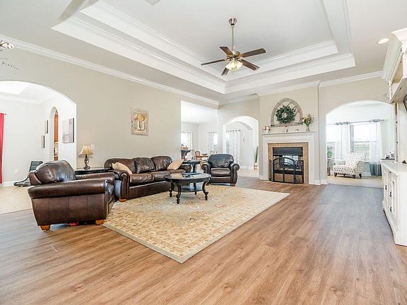 5th image of 937 Aberdeen Dr