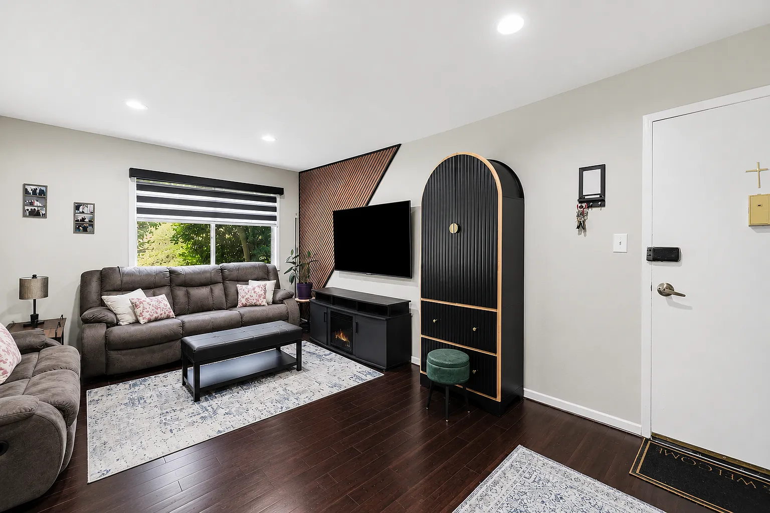 2 bed, 869 sqft, $2,500 — Photo 2