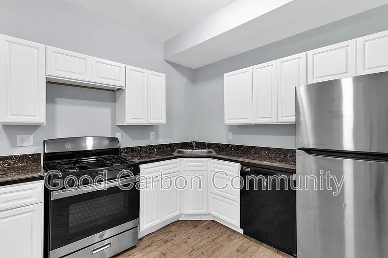 2 bed, 1.0 bath, $1,325 — Photo 2