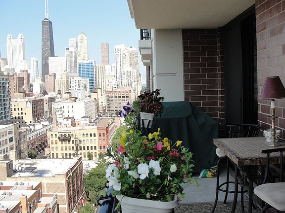4th image of 451 W Huron St #1404