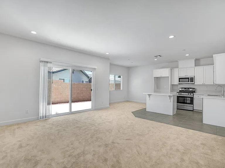15395 Lotus Cir — Photo 12