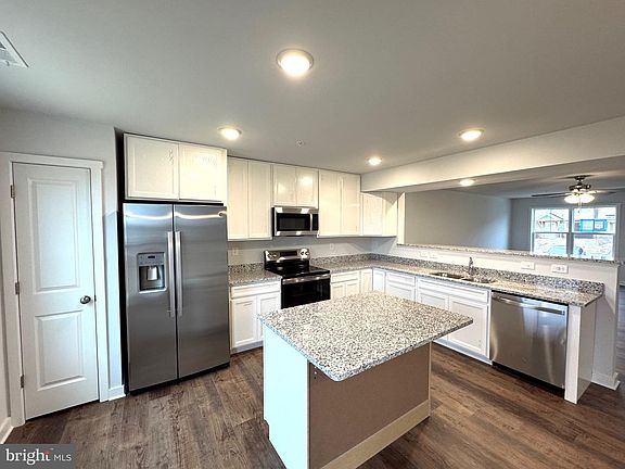 4th image of 156 Olga Dr