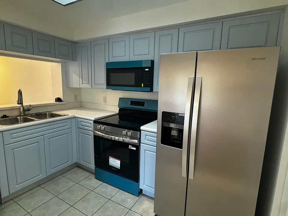 2725 Anzio Ct #202