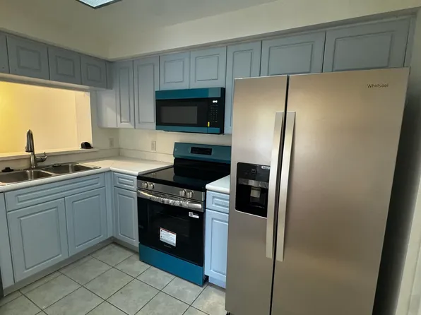 2725 Anzio Ct APT 202, Palm Beach Gardens, FL 33410