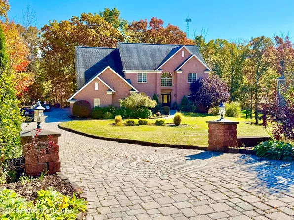 1 Peachwood Dr, Wilkes Barre, PA 18702