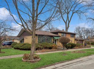 700 Lamon Ave, Wilmette, IL 60091
