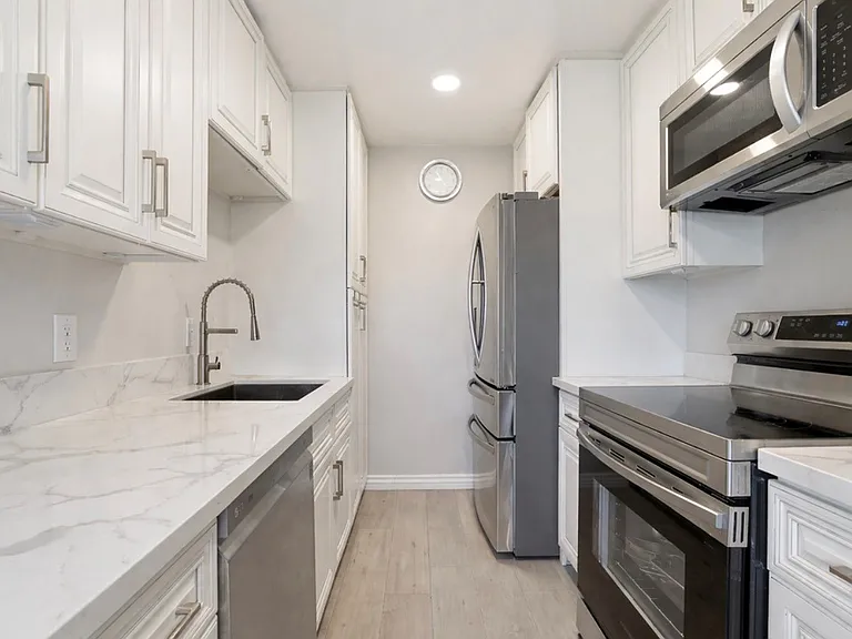 121 Sinclair Ave #213 — Photo 14