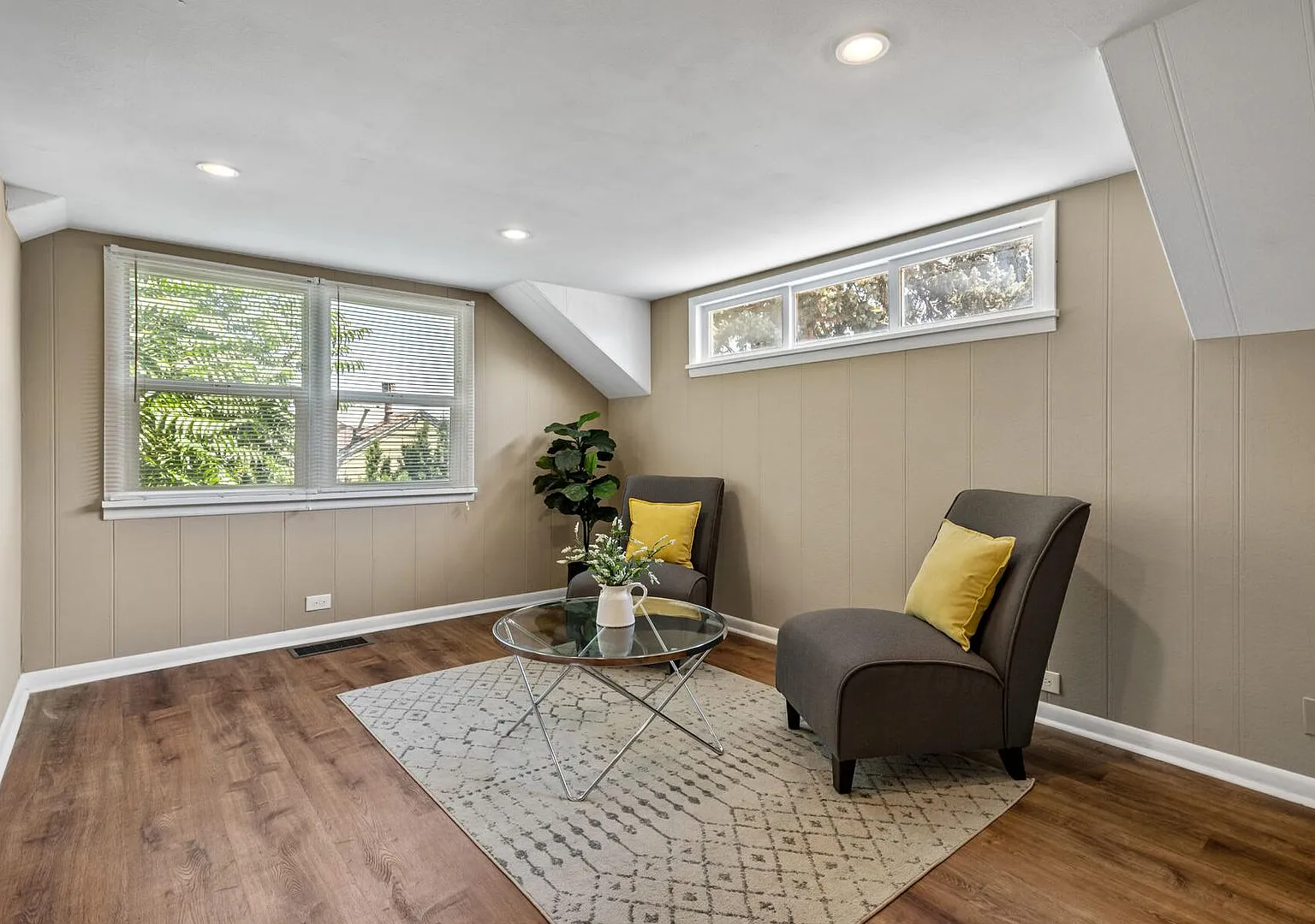 Spacious 2 Bedroom, 2 Bath in Lakewood! **Move-In Special** — Photo 4