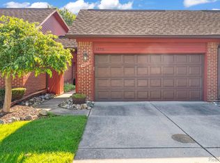 42256 Lochmoor St, Clinton Township, MI 48038