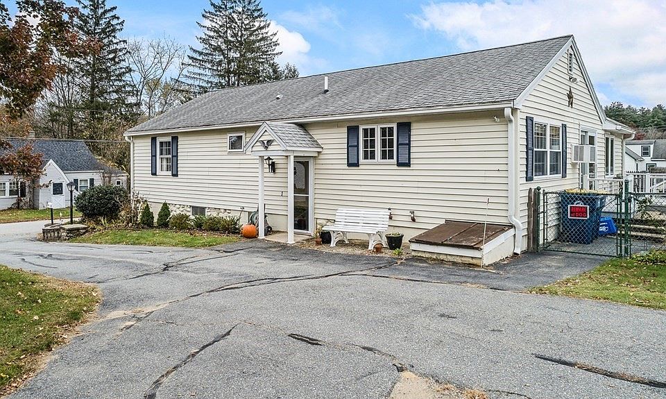 8 Spinney Ave, Plaistow, NH 03865 Zillow
