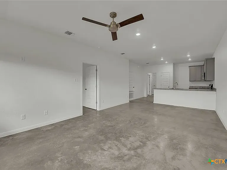 904 Cherry Laurel Ln #B — Photo 4