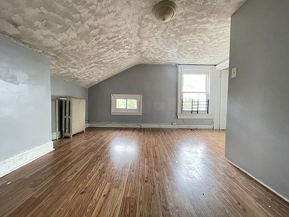4th image of 176 Summit Ave #3E