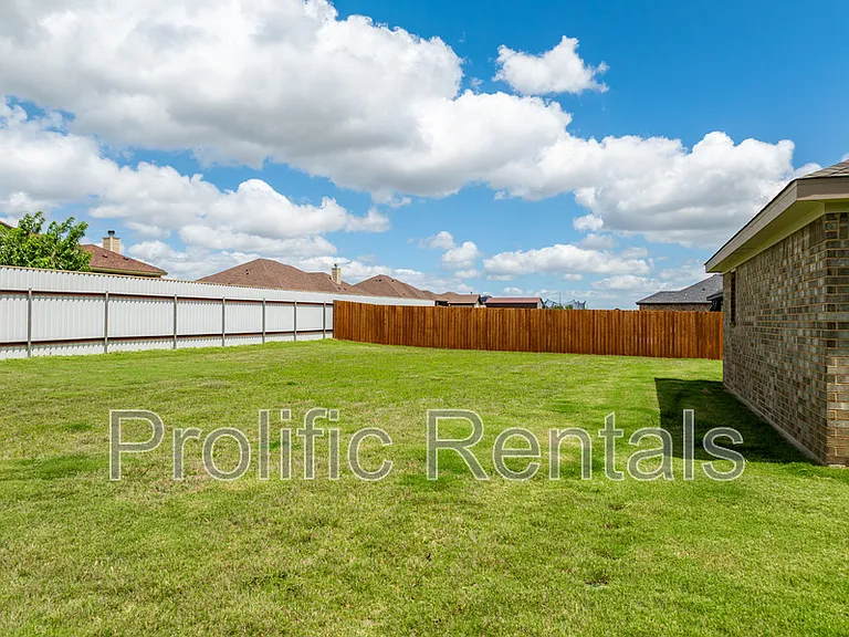 2509 Meadow Lark Dr — Photo 45