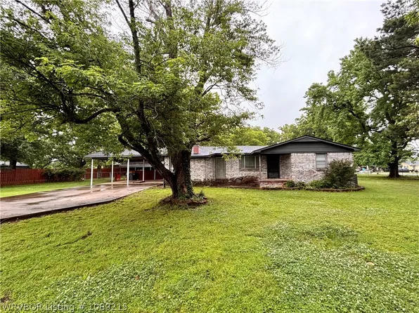 415 N Vine St, Hackett, AR 72937
